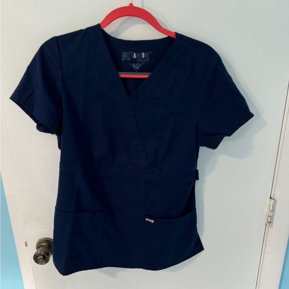 Navy Grey’s Anatomy Riley V-Neck Scrub Top